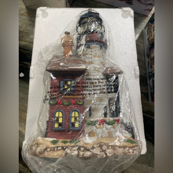 Heartland Valley Village 1999  Porcelain Lighted House Lighthouse - Picture 1 of 2